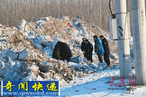 雪堆惊现冻僵女尸 救援时尸下竟传出婴儿哭声(现场组图)