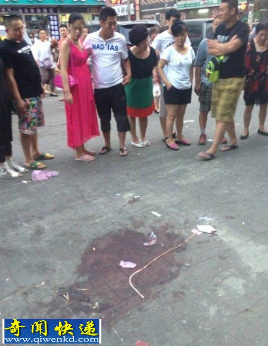 血案现场:沈阳一男子砍伤一男一女后自杀(组图)