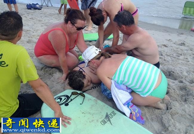 好惨烈!一对男女海滩游玩被鲨鱼咬掉手臂