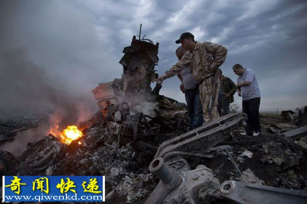 马航客机在乌克兰被导弹击落机上298人全部遇难