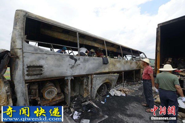 沪昆高速货车与载53人大巴相撞爆炸致38人死亡现场惨烈