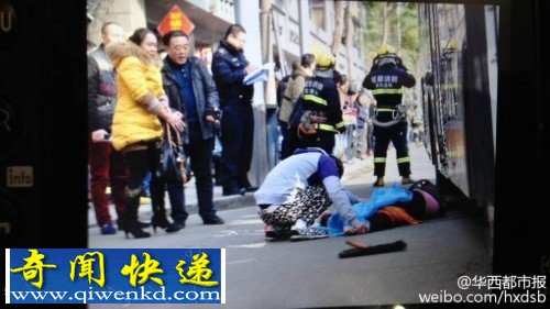 成都公交车失控冲撞路人致两死多伤现场惨烈
