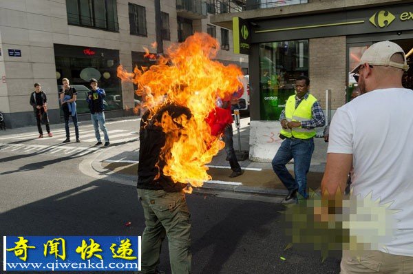 为抗议比利时移民法案黎巴嫩男子当街点火自焚
