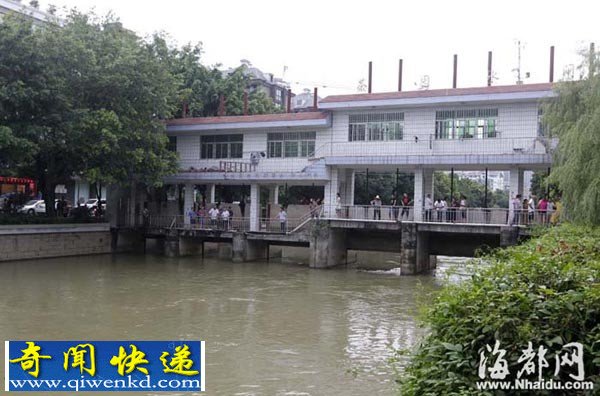 福州茶园水闸桥上有大缝 八龄童坠亡晋安河