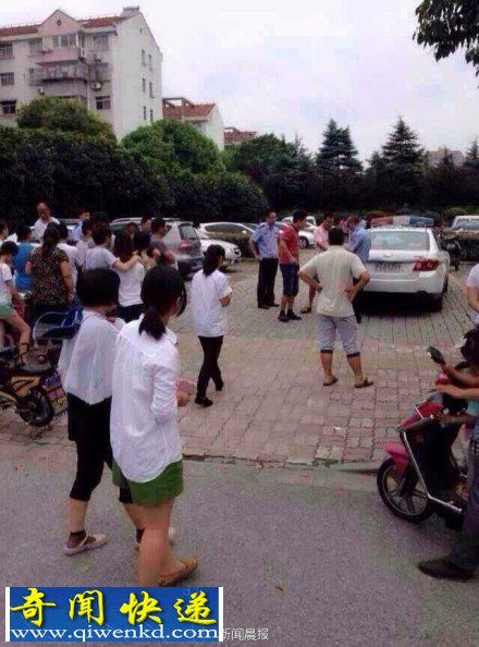 上海:一男一女出租车内身亡 下身衣着散乱
