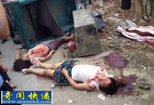电动三轮车撞防护墩致3死1伤 现场血腥极致