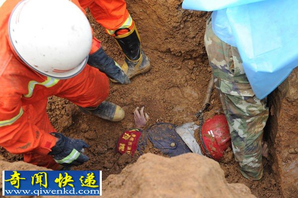 湖北一工地塌方:3消防员及1民工被埋身亡