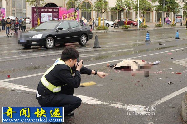 大货车雨天刹车失控连撞2车致1人死 现场惨