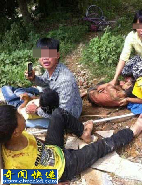 云浮腐竹街特大车祸连撞四个学生现场惨烈