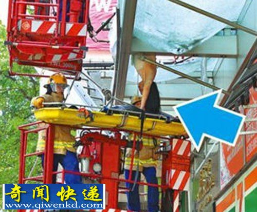 香港一女收银员坠亡 尸体倒挂闹市