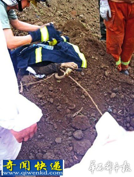 10岁男童进工地解手被埋身亡现场组图