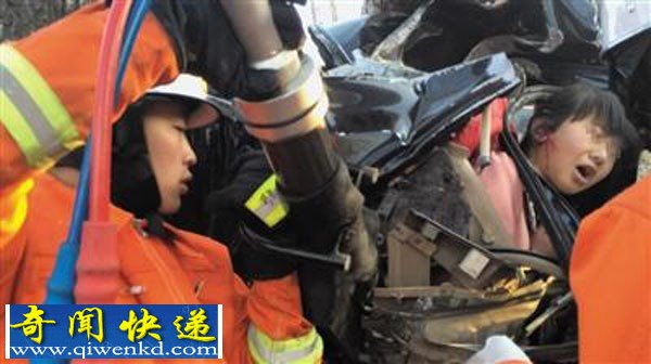 新娘凌晨出门化妆 不料结婚当天遇车祸2死1伤