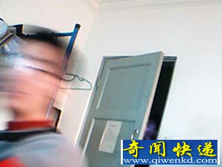 跳楼女孩回来了!门外的恐怖女鬼灵异照片