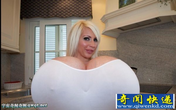 世界最大假胸 拥有32Z 36斤巨乳视频女郎