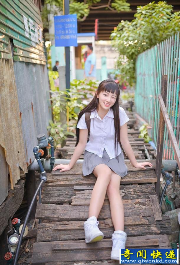 武大校花黄灿灿校服写真 可爱动人萌翻天