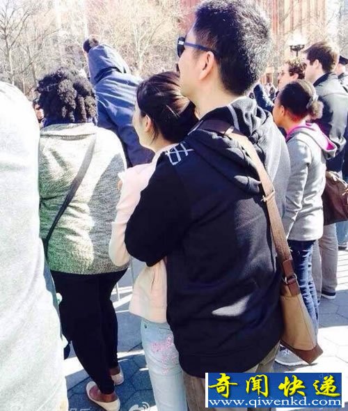奶茶妹妹纽约街头强抱刘强东 抱住了整个天下