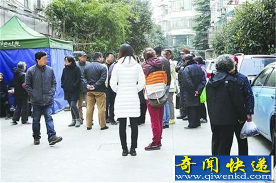 男子谋生残忍杀猫卖钱 家里遭爱猫人士围攻打砸