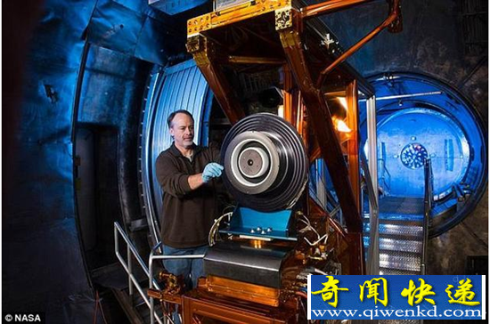 NASA测试新型大功率太阳能电子推进系统 震惊