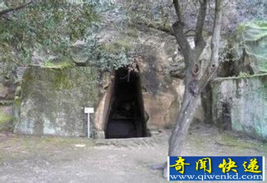 昆仑山地狱之门