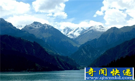 长白山天池惊现水怪 竟是西夏古墓护墓神兽