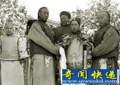 慈禧太后与身边太监