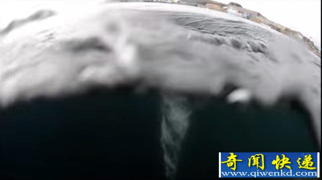男子为拍摄强大海洋漩涡跳进海里,被之后的一幕惊吓到了!