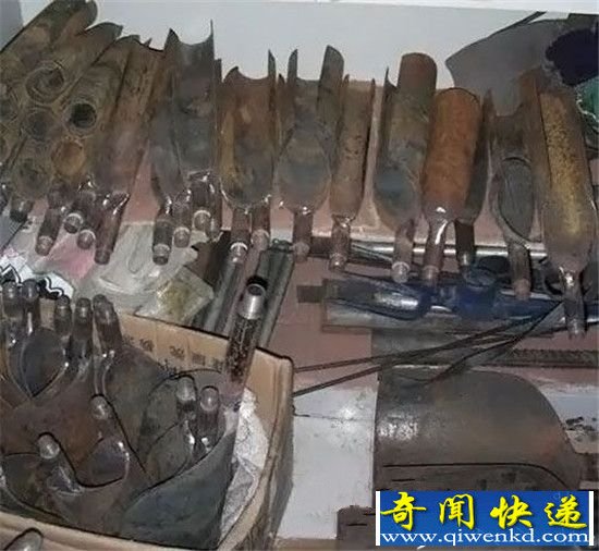 古代盗墓贼用过的那些工具 行家可闻出古墓年代b