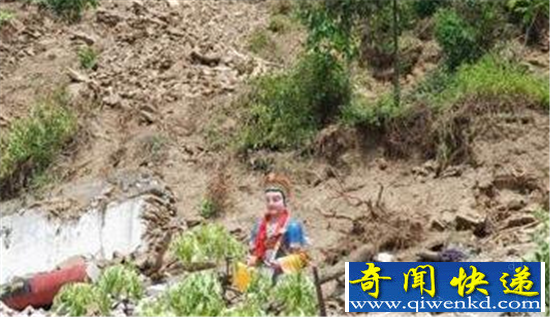 汶川地震灵异事件 大楼坍塌菩萨像却完好无损太惊人