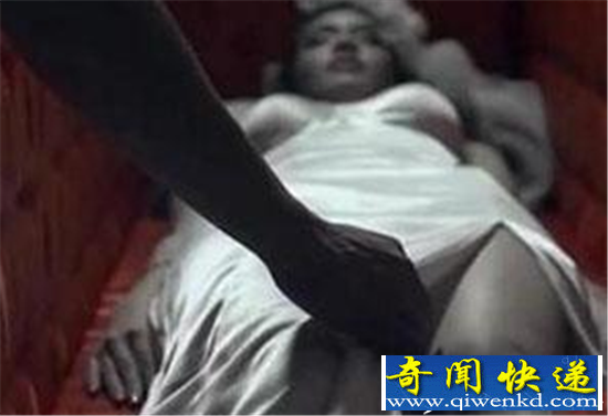 千年古墓僵尸作祟 盗墓贼强奸千年美女尸惨死