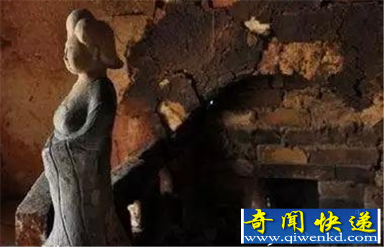 千年古墓僵尸作祟 盗墓贼强奸千年美女尸惨死