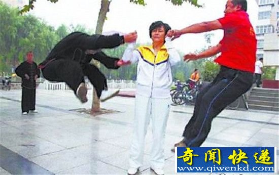 闫芳隔空骗术被扒 网友:不练几年舞蹈好意思拜师闫芳?