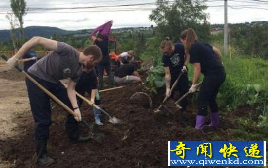 ������С�ӱ��ڳ�������� ����֮���Ż���!