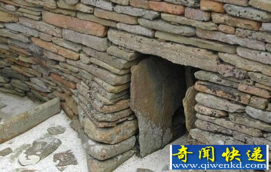 男子发现神秘地狱之门 千年秘密震惊世界!