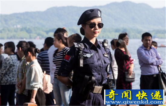 西湖美女巡逻队成靓丽风景 游人纷纷驻足拍照合影