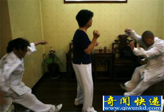闫芳隔空骗术被扒 靠隔山打人低劣表演混成“大师”