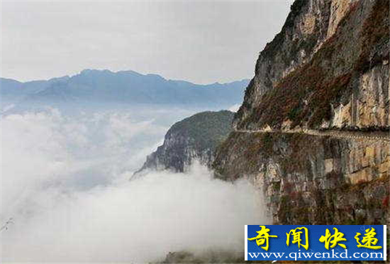 重庆村民自发凿出悬崖天路 蜀道难但是难不住人民群众