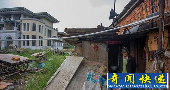 70余栋别墅烂尾:看门大爷平日垦荒种菜