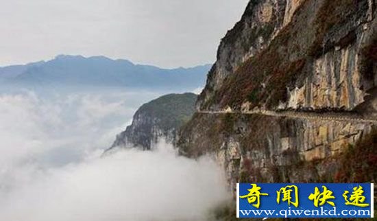 自发凿出悬崖天路:贫穷小山村秒变世外桃源