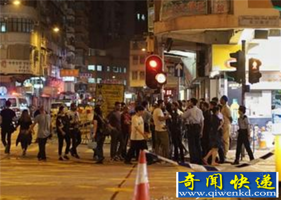 南亚兵团香港滋事 30人上演街头械斗场面火爆