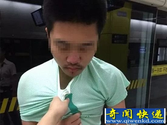 女子单手禽色狼 该出手时就出手
