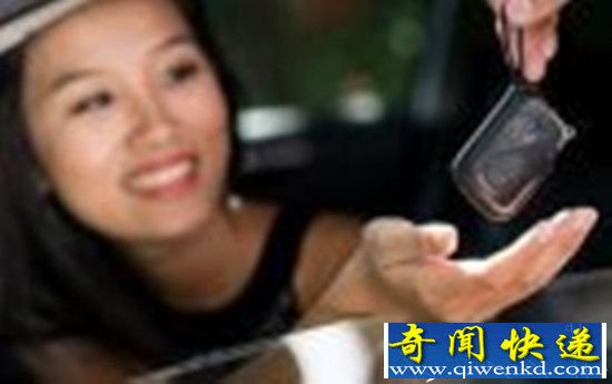 女孩深夜代驾险遭客人强奸