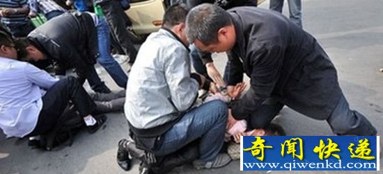 奥迪车路边未熄火被开走 要车主拿八万来赎