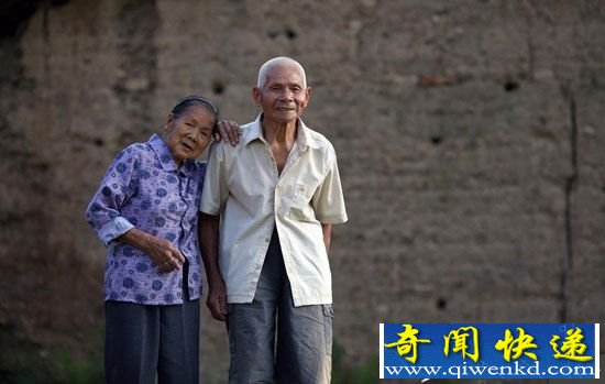 广西百岁夫妻携手共度96年 平凡岁月现真情