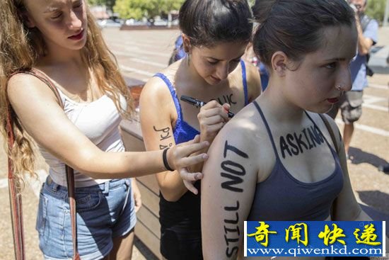 以色列举办“荡妇游行” 衣着清凉谴责性侵