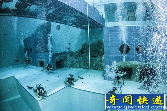 世界最深游泳池现身意大利 水深达40米