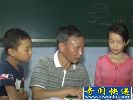 为学生"抛下"重病妻子 老教师扎根大山38年