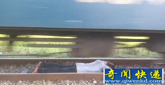 ����������ս�𳵡���ѹ��  ײ��˲���Ե�