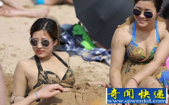 青岛沙滩比基尼美女迷人眼 身材火辣好诱惑