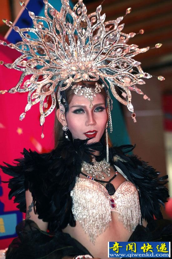 泰国人妖广西捞金 身材妖娆当地美女自愧不如
