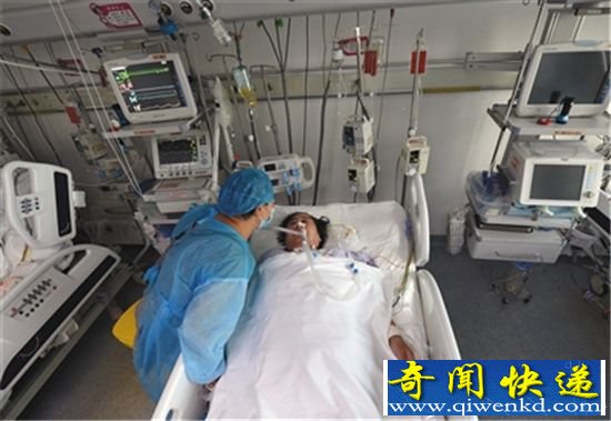 一家三口食用自制臭豆腐中毒 老人写死字弃疗
